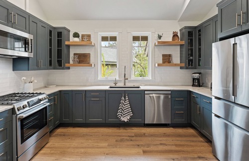 Dover Bay House | Pet Friendly, Sleeps 10 People, Private Hot Tub, High Speed WiFi & AC