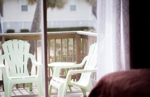 Navarre Beach House | Pet Friendly Soundside Eclectic Beach Cottage