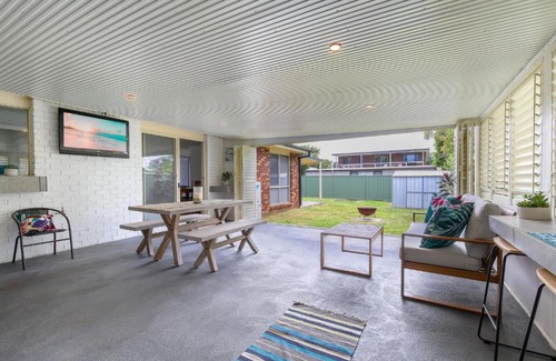 Tomakin House | Pet-Friendly Spacious Home by the Beach