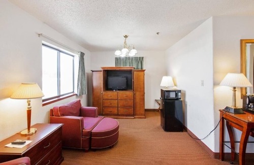 Portage Hotel | Pet-Friendly Stay Near Portage Riverwalk & Outdoor Adventure!
