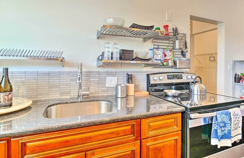 Onalaska Apartment | Pet-Friendly Studio w/ Kayak, Deck & Dock on Lake!