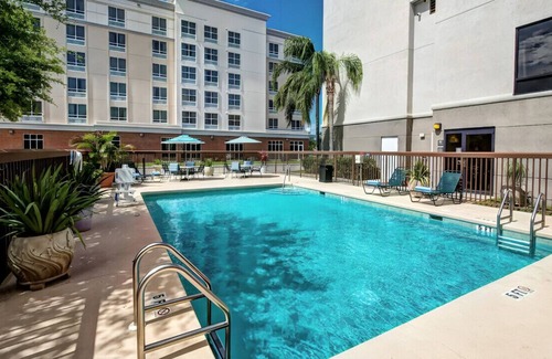 Winter Haven House | Pet-Friendly & Stylish Getaway! Free Breakfast
