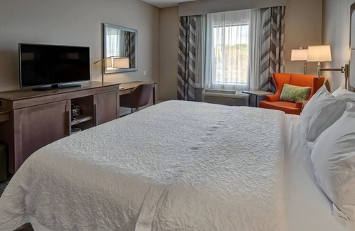 Winter Haven House | Pet-Friendly & Stylish Getaway! Free Breakfast