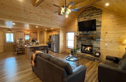 Ellijay Cabin | Pet-Friendly Sunset View Cabin Private Hot Tub Pools Mountain Views Fiber