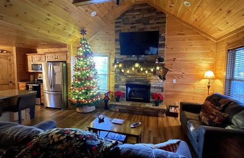 Ellijay Cabin | Pet-Friendly Sunset View Cabin Private Hot Tub Pools Mountain Views Fiber