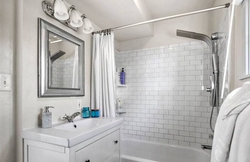 Old North End House | PET FRIENDLY / The Carriage House / Historic District Downtown COS