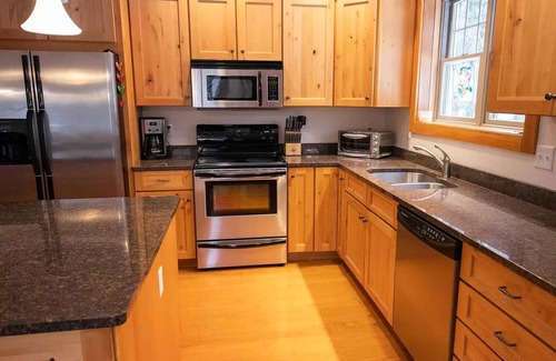 Ludlow House | Pet Friendly Timber Frame Home in a True Vermont Setting, Deck with New Hot Tub,