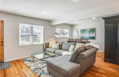 Tomball House | Pet-Friendly Tomball Cottage Steps to Downtown!