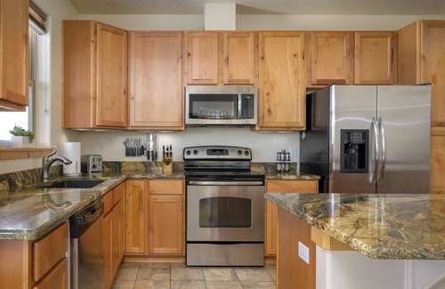Winter Park Condo | ☞ PET-FRIENDLY | Trailhead Lodges 432 | Luxe Downtown Condo | Walk To Park, Skiing & More