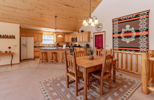 Pagosa Springs House | Pet Friendly TreeHaven Retreat