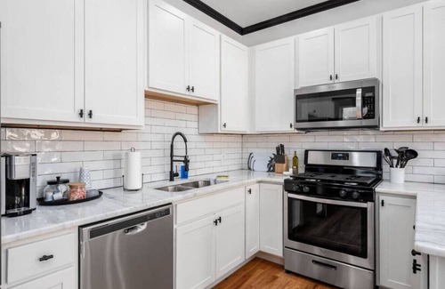 Victorian Village Apartment | Pet Friendly | Trendy Neighborhood | Close to OSU