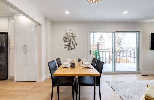 Richmond House | Pet Friendly Unit in SW Calgary