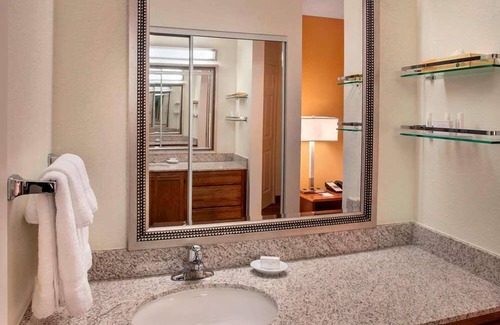 Bethlehem Hotel | Pet-Friendly Unit Minutes from Allentown Art Museum w/Free Breakfast