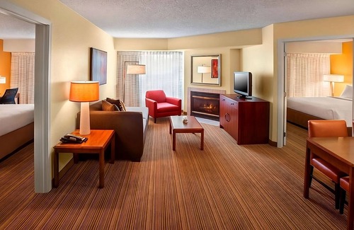 Bethlehem Hotel | Pet-Friendly Unit Minutes from Allentown Art Museum w/Free Breakfast