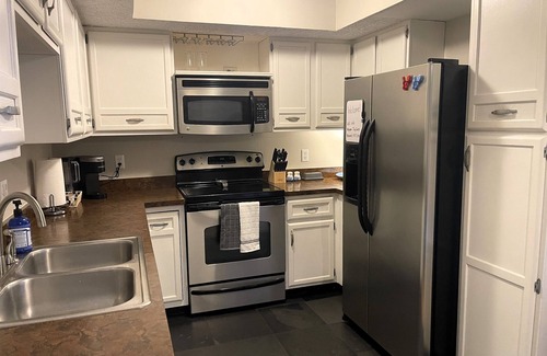 Bloomington Condo | Pet friendly updated 2bd condo