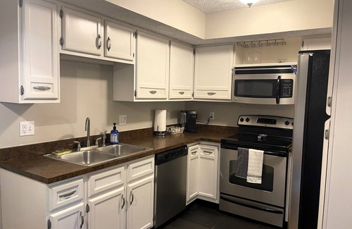 Bloomington Condo | Pet friendly updated 2bd condo