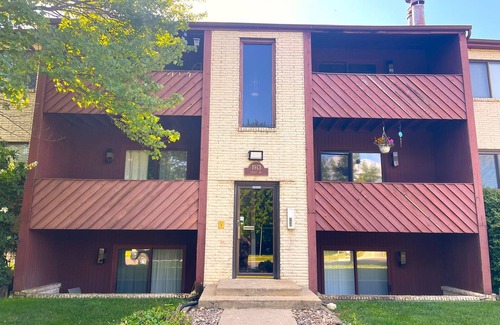 Bloomington Condo | Pet friendly updated 2bd condo