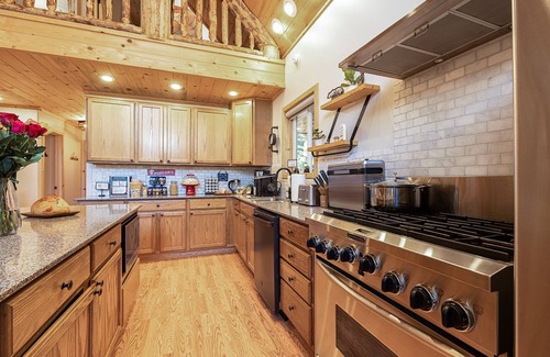 Duck Creek Village Ski Chalet | Pet Friendly | EV Charger| Zion/Bryce Hub | Fire-Pit & Games