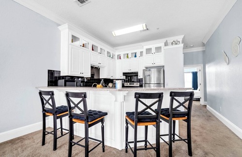 El Centro Beach House | ☀️Pet Friendly | Pool | Walk to Beach Access | Livin' La Villa Loca☀️