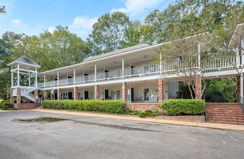 Wakefield Condo | Pet Friendly | Secluded | Quiet | Convenient