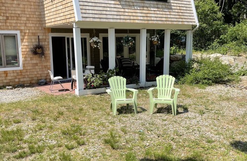 East Sandwich House | PET FRIENDLY. WALK TO SANDYNECK BEACH