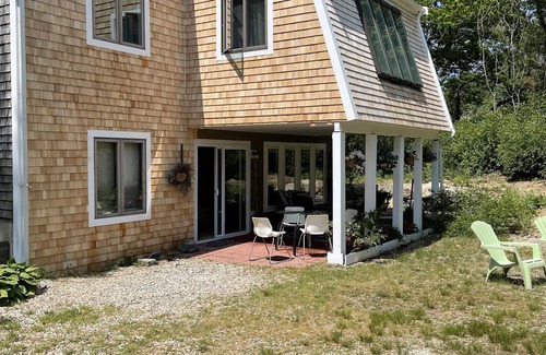 East Sandwich House | PET FRIENDLY. WALK TO SANDYNECK BEACH