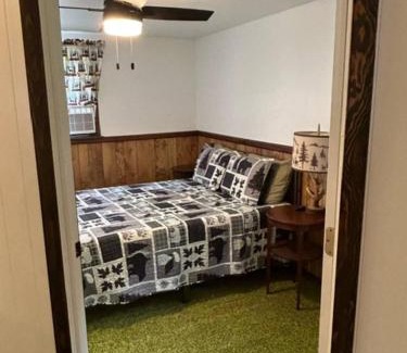 Tylersburg House | Pet Friendly Wi-fi Firepit Tv
