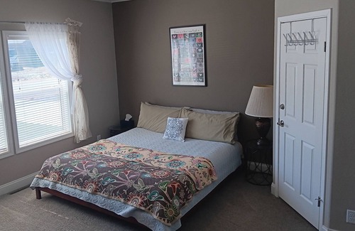 Salida House | Pet friendly with a hot tub, situated in the crossroads of the Rocky Mountains.