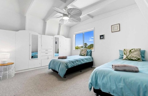 Urangan House | Pet friendly100m to Beach and Cafe