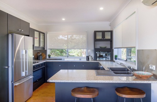 Surfside House | Pete's on the Beach, less than 5 minutes to Batemans Bay CBD
