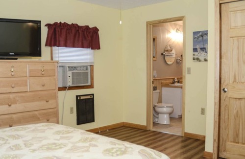Seneca Falls House | "Pete's Paradise: Charming Cayuga Lake Cottage"