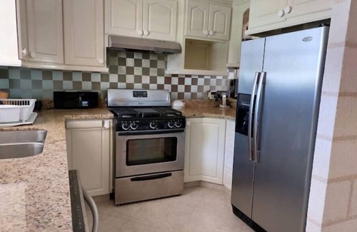 Bowling Alley Hill House | Pete's Villa Townhouse 74 A