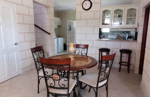 Bowling Alley Hill House | Pete's Villa Townhouse 74 A