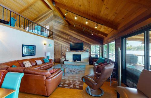 Bass Lake House | Peters Lakefront