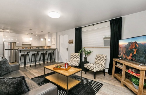 Old Town Condo | Peterson Flats - Downtown Group Retreat