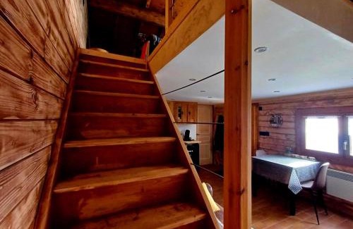 Marignier Ski Chalet | Petit chalet en bois avec mezzanine en montagne