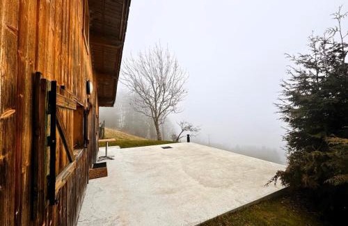 Marignier Ski Chalet | Petit chalet en bois avec mezzanine en montagne