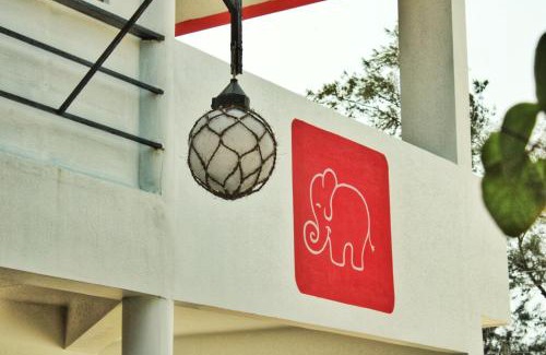 Kuzhuppilly Hotel | Petit Elephant