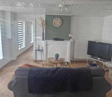 Pipaix House | Petite maison chaleureuse