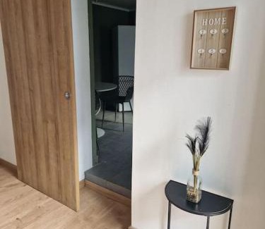Pipaix House | Petite maison chaleureuse