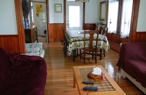 Chateau-Richer Cottage | Petite Maison dans la Prairie