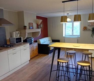 Montbellet House | Petite maison en pierre au calme avec extérieur