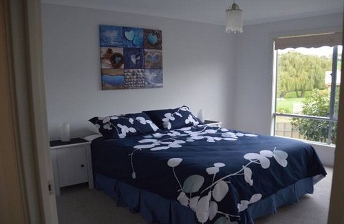 Encounter Bay House | PetLet 5: Beautiful Sea & Lake Views - Sleeps 12!