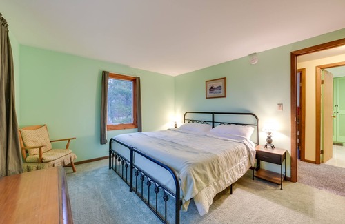 Petoskey Cottage | Petoskey Home ~ 5 Mi to Downtown & Bayfront Park!
