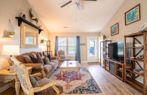 Silver Lake House | Pets Allowed 20 minutes from the beach