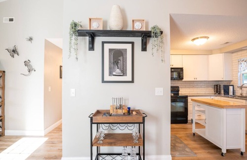 Silver Lake House | Pets Allowed 20 minutes from the beach