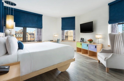 Central Park West Hotel | Pets Allowed, Broadway View Deluxe King Room, Arthouse Hotel New York City