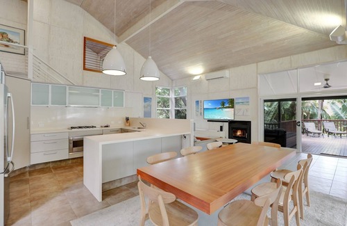 Point Lookout House | Pets Allowed in this large family beach house a short walk to hotel and.