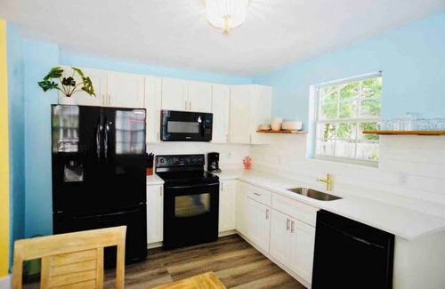 Smith's Memento House | PETS OK! Beach Paradise! Walk to Ocean Center & Beach