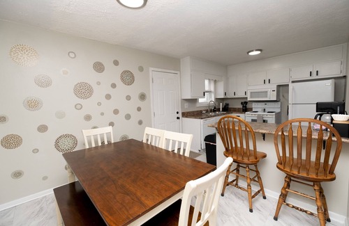 Huntsville House | Pets Stay Free! 3 Bedroom Ranch*South Huntsville* Fully Fenced Yard